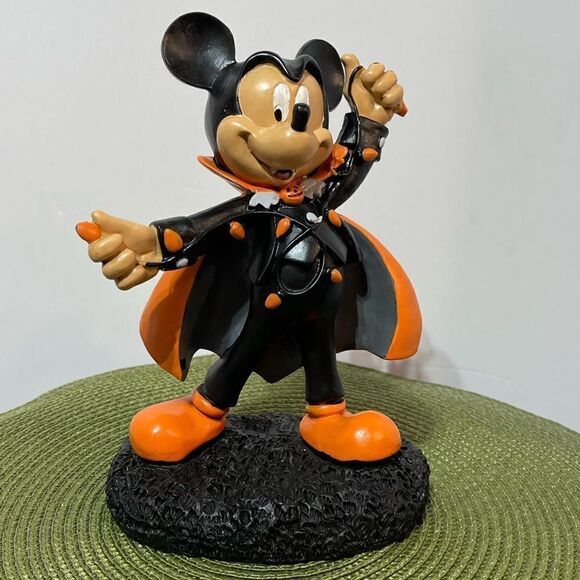 Disney Mickey Mouse Dracula Halloween Figure NWT - Picture 1 of 11